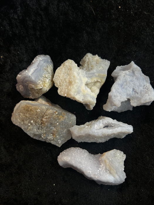 Sininen kalsedoni kristalloitunut raakapala 3-4cm n50gr - Afrikka