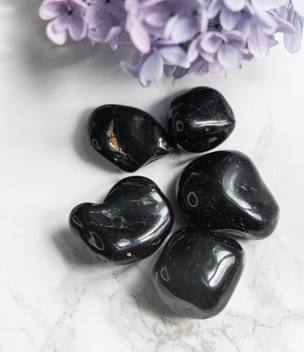 Musta Onyx rumpuhiottu 3-4cm - Tarotpuoti